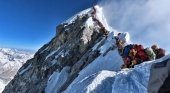 El atasco en el Everest que ha dado la vuelta al mundo deja 5 muertos | Foto: AFP vía El País