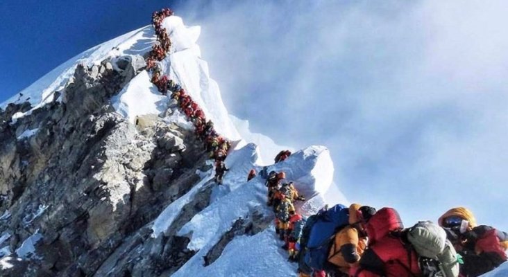 Se dispara hasta 10 el número de alpinistas fallecidos esta semana en el Everest
