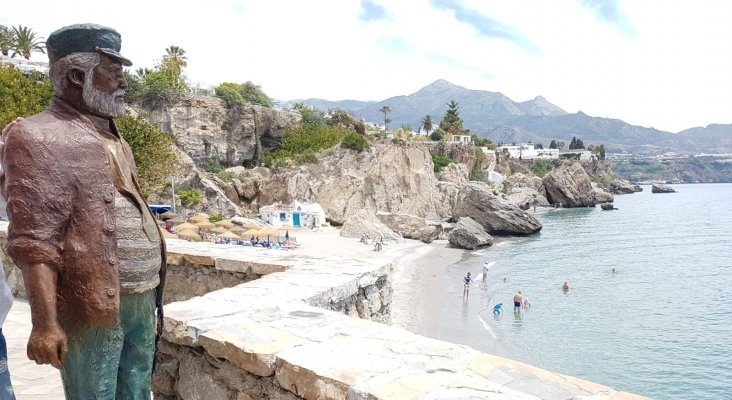 Chanquete recibirá a los turistas que visiten la Playa de Calahonda en Málaga