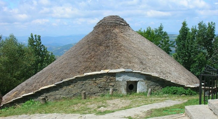 1200px Palloza en O Cebreiro (Lugo)