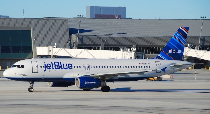 JetBlue repartirá pizzas desde Nueva York a Los Ángeles