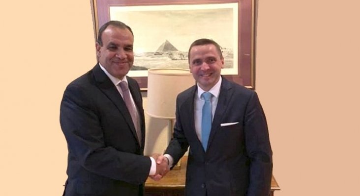 El embajador de Egipto, Badr Abdelatty, junto a Thomas Bösl, director general de rtk