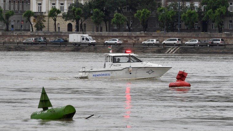 Las boyas marcan el lugar exacto donde está hundido el barco