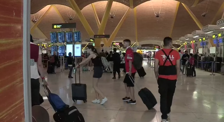 El fútbol lleva al aeropuerto de Madrid a récord histórico en un solo día