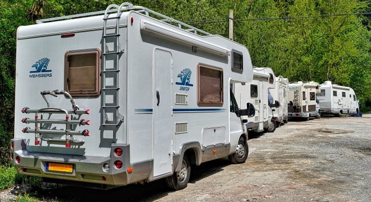 La periferia de Palma, un ‘poblado’ de autocaravanas