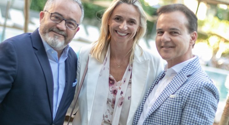 Ignacio Moll (Tourinews), María Frontera (presidenta de la FEHM) y Hans Müller (Thomas Cook) | Foto: Paolo Sapio