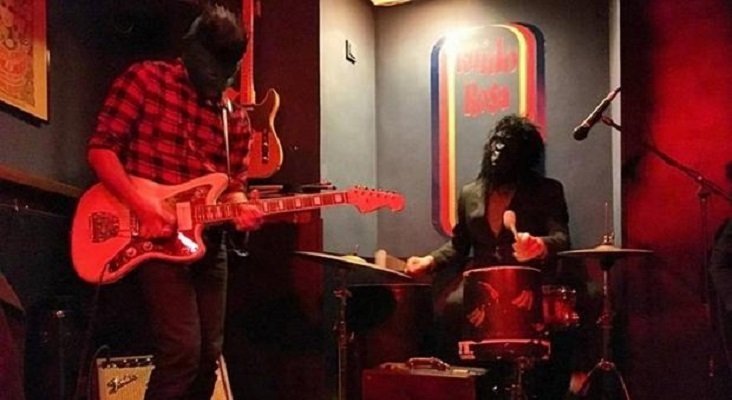 Andalucía liberaliza la música en directo en los bares | Foto: Concierto en el garito Ruido Rosa (Granada) vía ABC