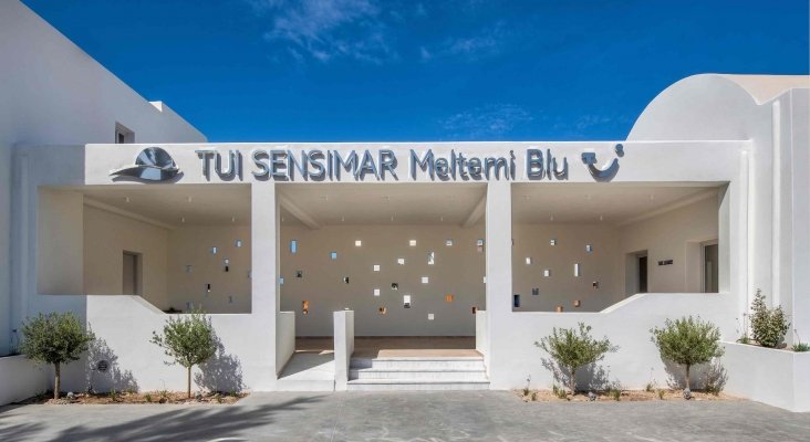 TUI abre su primer hotel en Santorini