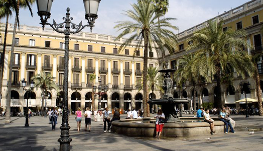 Barcelona busca alternativas económicas para los distritos más allá del turismo masivo