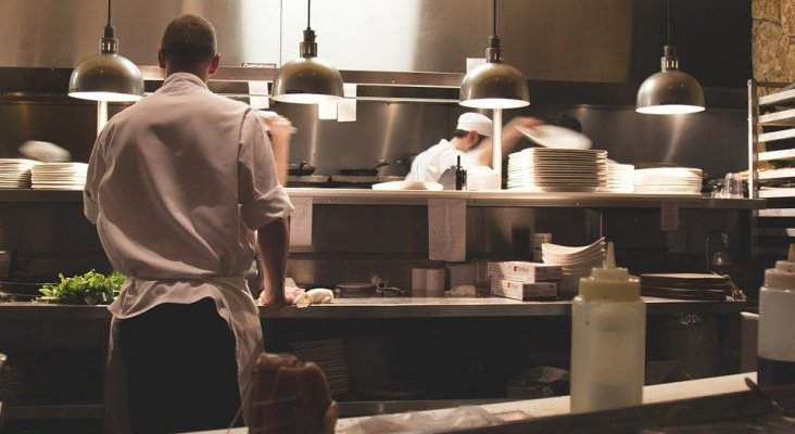 Los precios del alquiler dejan sin personal a hoteles y restaurantes de Ibiza 