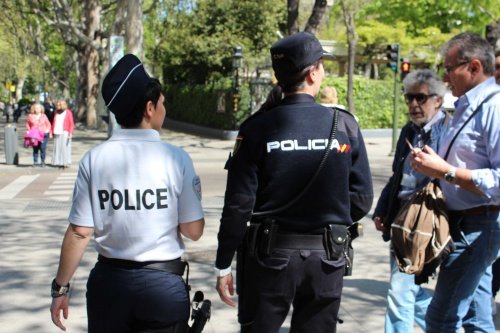 Agentes franceses y portugueses refuerzan atención turistas Agentes franceses y portugueses refuerzan atención turistas