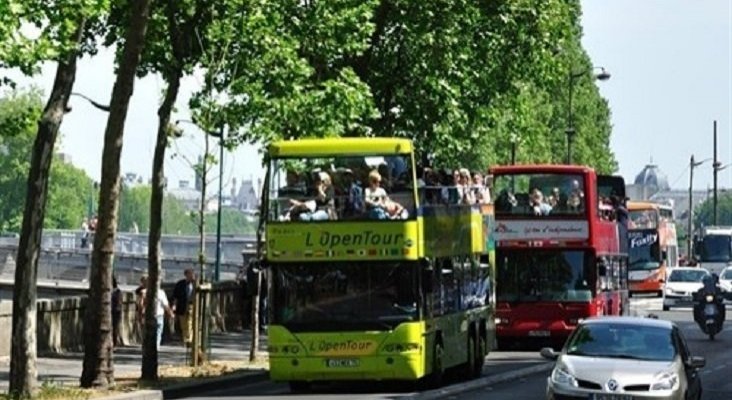 Las buses turísticos “ya no son bienvenidos” en el centro de París | Foto: Civitatis vía Europa Press