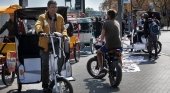 Los bicitaxis ilegales desatan el caos en Barcelona | Foto: La Vanguardia