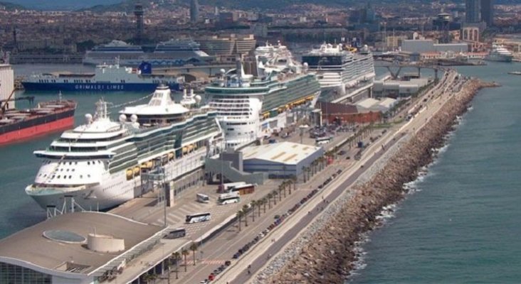 Una planta fotovoltaica, el plan de Port de Barcelona para reducir las emisiones de barcos atracados | Foto: Crónica Global