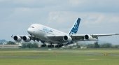 A revisión los Airbus A380, tras hallar “microfisuras” en sus alas