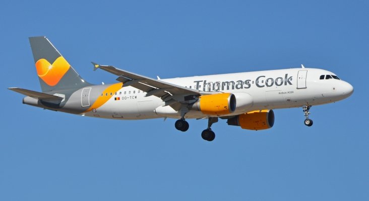 Airbus A320 214 ‘OO TCW’ Thomas Cook (24951718132) (1)