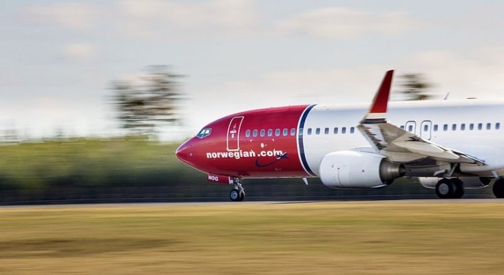 Norwegian 737 800 aircraft