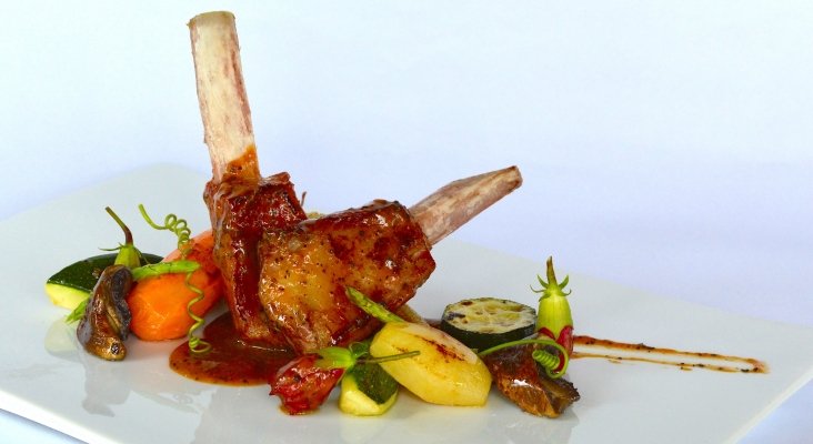 Pequeñas costillas con salsa BBQ de Chinola, Kiko Casals Pequeñas costillas con salsa BBQ de Chinola, Kiko Casals