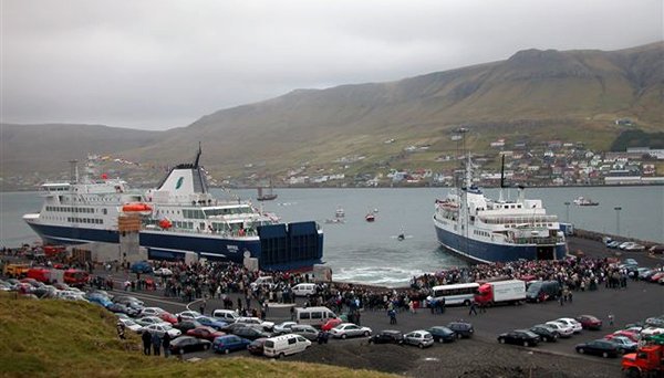 Compañías de cruceros boicotean a las Islas Feroe por la matanza de ballenas