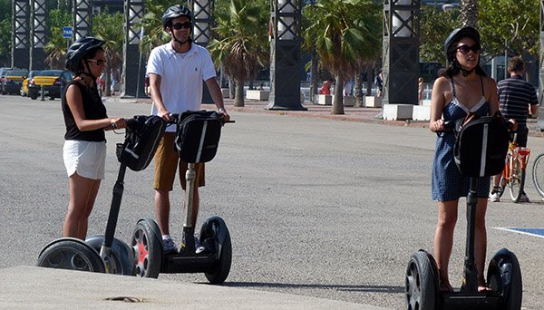 Barcelona prohíbe los segways en las proximidades de la playa durante el verano