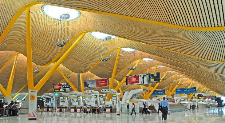 El Brexit y los destinos competidores frenan el crecimiento del tráfico aéreo en España  | Foto: Aeropuerto Madrid-Barajas Adolfo Suárez- Jean-Pierre Dalbéra (CC BY 2.0)