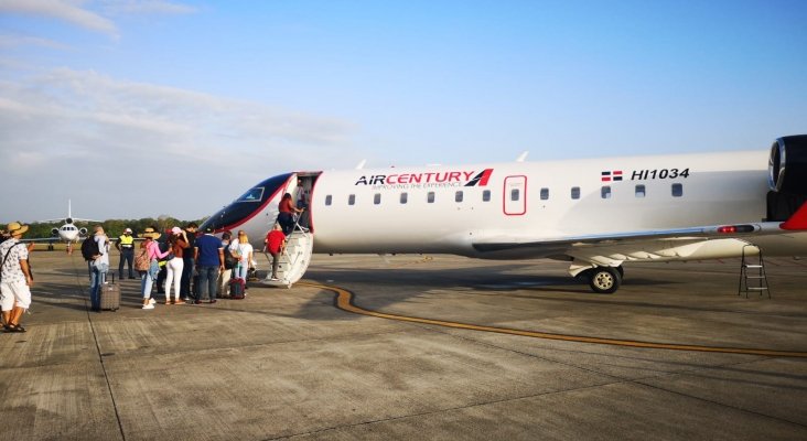 Embarque vuelo de AirCentury con destino La Habana