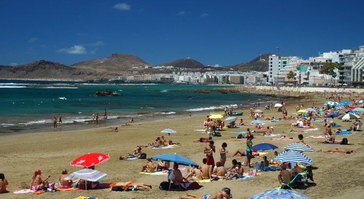 44 municipios costeros de Canarias se resisten a colaborar en el plan de seguridad de playas | Foto: Playa de Las Canteras, Las Palmas de Gran Canaria- Pepelopex (CC BY-SA 3.0)