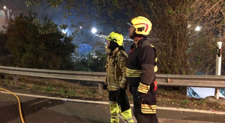 Bomberos procedentes de Fuerteventura luchan contra las llamas