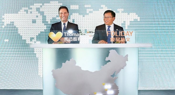 Peter Fankhauser, CEO de Thomas Cook Group, y Jim Qian, CEO de Fosun