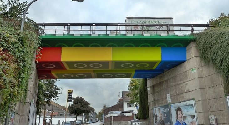 La ciudad alemana que se ha hecho famosa por su “puente de Lego”