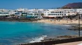 Condenan a un turista británico por abusos sexuales, contra una camarera de pisos, en Lanzarote | Foto: Playa Blanca, Lanzarote- turismolanzarote.com