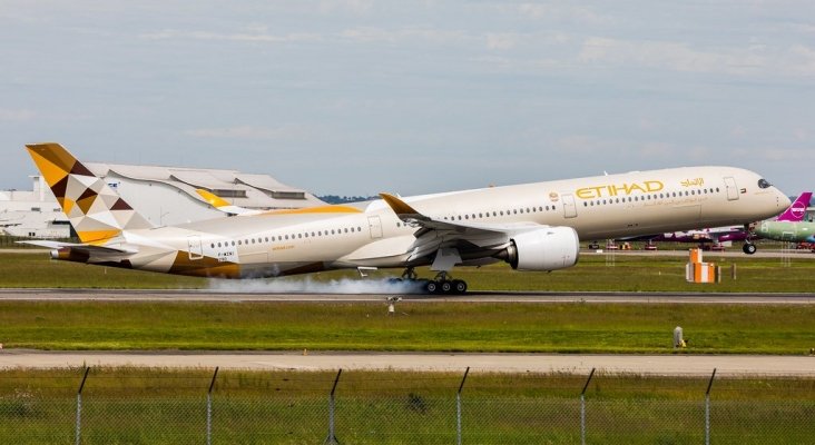 Etihad Airways almacena sus nuevos Airbus A350-1000 | Foto:  Airlinerwatch