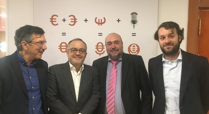 Luis Vicente Muñoz, CEO de Capital Radio, Ignacio Moll, Editor de tourinews; Xavier Salvador, director de Crónica Global y José Antonio Vizner, director comercial de Capital Radio Luis Vicente Muñoz, CEO de Capital Radio, Ignacio Moll, Editor de tourinews; Xavier Salvador, director de Crónica Global y José Antonio Vizner, director comercial de Capital Radio