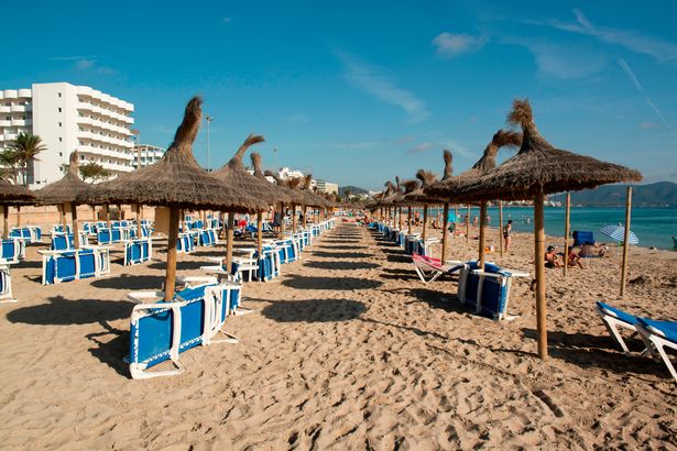 Las playas españolas están desiertas según la prensa británica|Foto: Sunday Express
