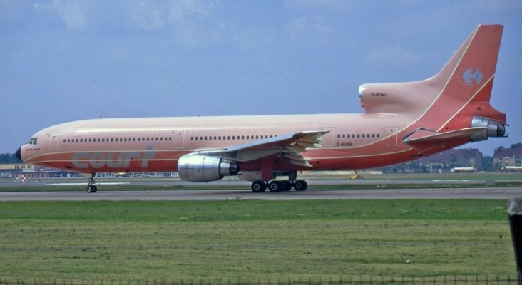 Avión de Curt Line, los llamativos colores fue una característica singular de la marca
