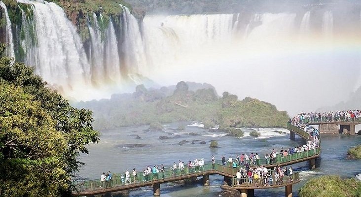 Argentina prevé cerrar el año con un récord: más de 7,5 millones de turistas extranjeros | Foto: Parque Nacional Iguazú vía adondeviajar.es