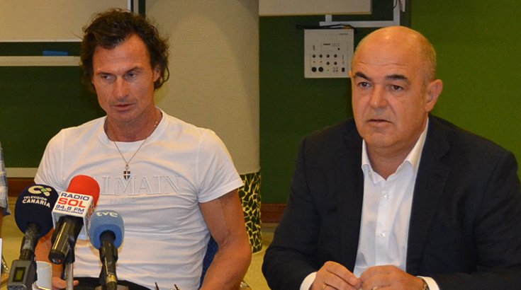 Petter Stordalen junto a José María Mañaricúa