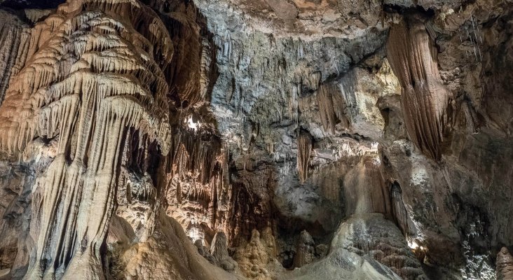 Cueva Valporquero - León - España Cueva Valporquero - León - España