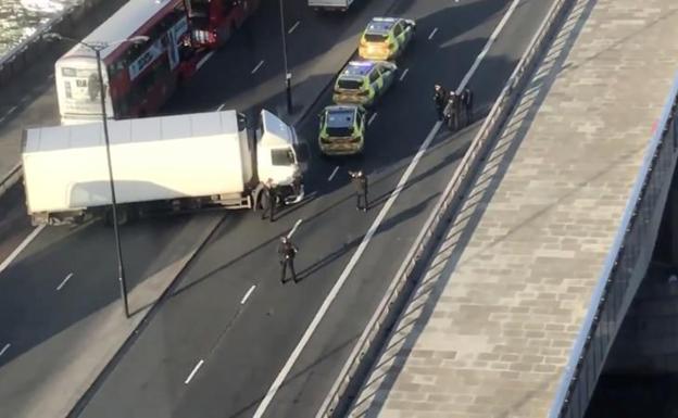 Apuñalamientos en el Puente de Londres son tratados como ataque terrorista|Foto: Twitter
