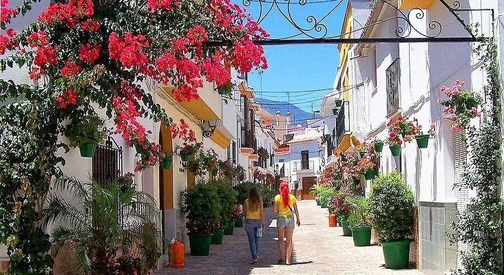 1200px Calle Florida in summer Estepona Garden of the Costa del Sol