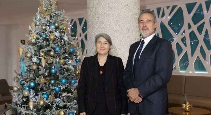 Carmen y Luis Riu, propietarios de la cadena RIU, felicitan la Navidad a todo el equipo