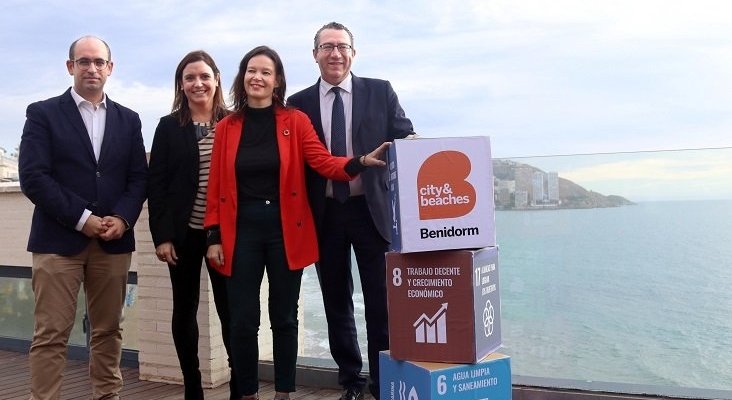 (De izq. a dch.) Jorge Pereira, profesor de la Universidad de Alicante (izq.); Maite García Córcoles, responsable de Calidad de Hosbec; Leire Pajín, presidenta de la REDS; y Toni Pérez, alcalde de Benidorm - benidorm.org