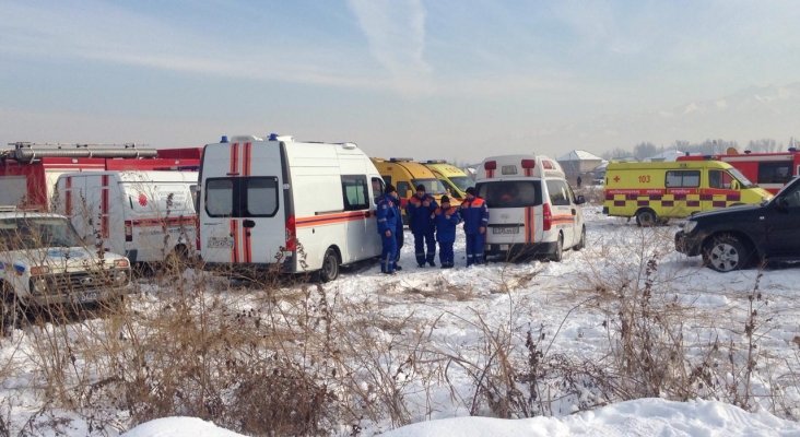 15 muertos y 66 heridos al estrellarse un Fokker-100 en Kazajstán