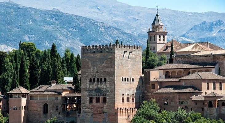 La Alhambra mueve más de 800 millones al año en Andalucía