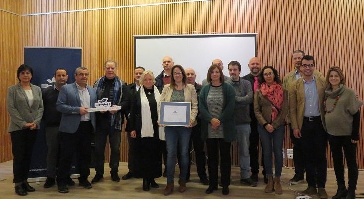 Menorca recibe el título de Región Europea de Gastronomía 2022 | Foto: Susana Mora, presidenta del Consell de Menorca, en el centro