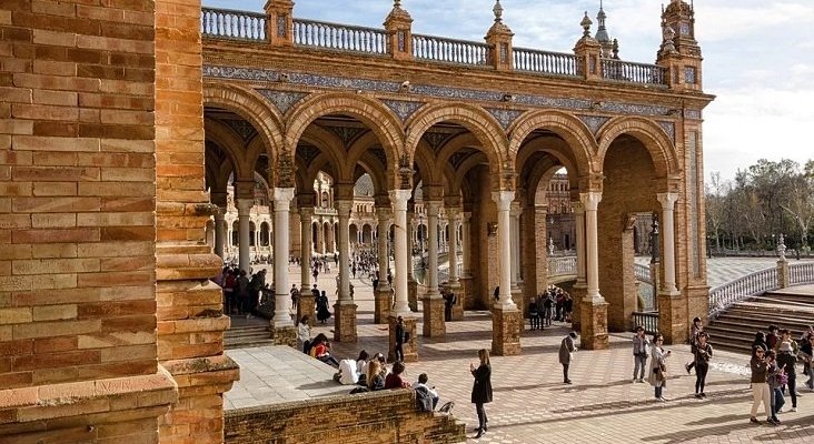 España bate su récord de visitas por séptimo año: 84 millones en 2019 | Foto: Plaza de España, Sevilla