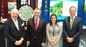 Wolfgang Kiessling, propietario fundador de Loro Parque, Ángel Víctor Torres, presidente de Canarias, Yaiza Castilla, consejera de Turismo, Industria y Comercio del Gobierno de Canarias y Christoph Kiessling, gerente