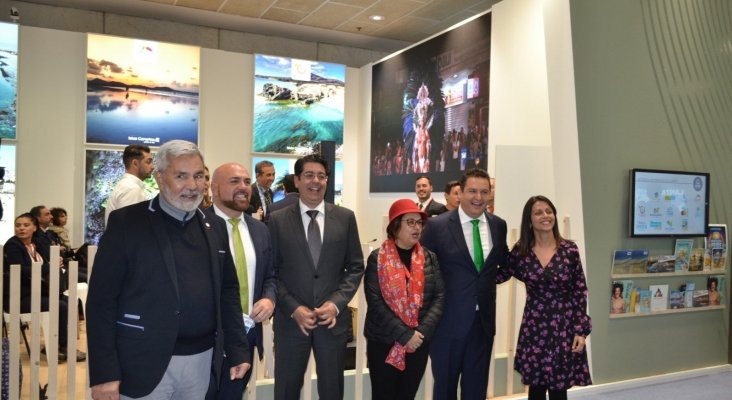 José Miguel Rodríguez Fraga, alcalde de Adeje; Marco González, alcalde Puerto de la Cruz; Pedro Martín, presidente del Cabildo de Tenerife; Josefa María Mesa Mora, alcaldesa Guía de Isora; José Julián Mena, alcalde de Arona; Luz Goretti, concejal responsa