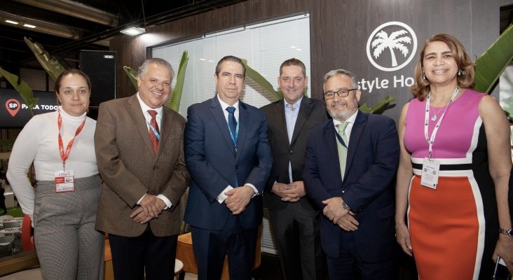 Srta. Violeta, César José de los Santos, Presidente del CTDPP, Francisco Javier García, ministro de Turismo República Dominicana, Markus Wischenbart presidente de Lifestyle Holidays, Ignacio Moll, Tourinews, y Tatty Lahoz de Beard, directora CDTPP