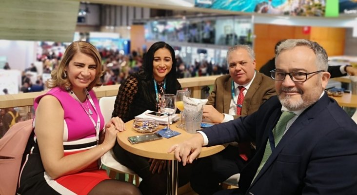 Tatty Lahoz de Beard, directora ejecutiva Clúster Turístico del Destino Puerto Plata (CTDPP), Jakaira Cid, directora regional norte Ministerio de Turismo Rep. Dominicana, César José de los Santos, presidente CDTPP e Ignacio Moll, editor Tourinews